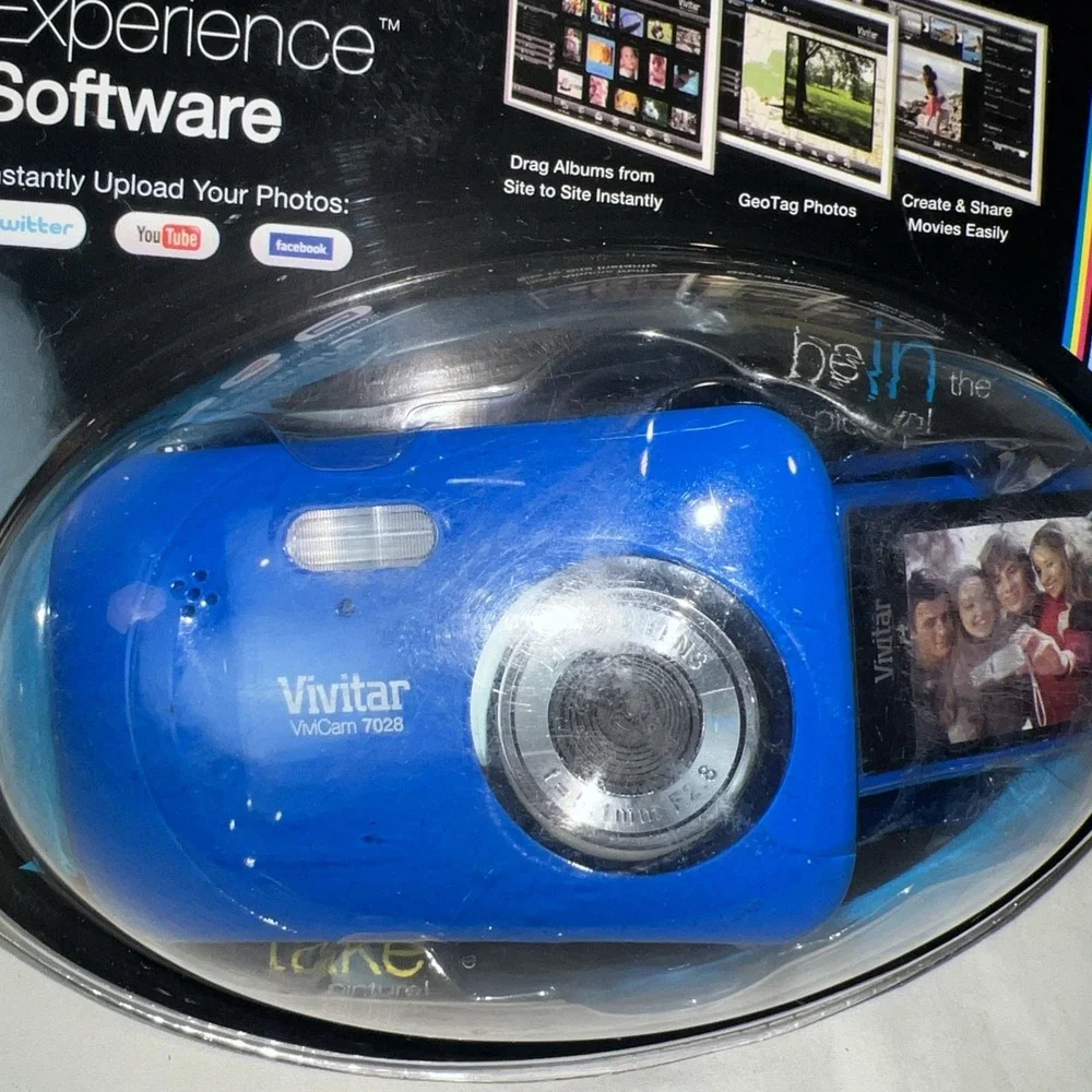 Vivitar 7028 iTwist 7.1MP Digital Camera Blue NEW Compact Point Shoot